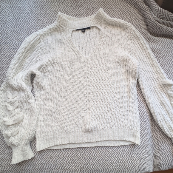 Almost Famous White V-Neck Sweater - Picture 5 of 5